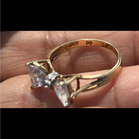 10k 10Karat solid yellow gold cubic zirconia bow tie ring size 6. - Picture 8 of 13